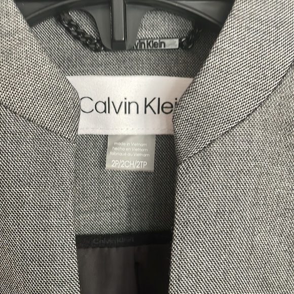 Calvin Klein Petite Ruched-Sleeve One-Button Blazer size 2P - Picture 6 of 8